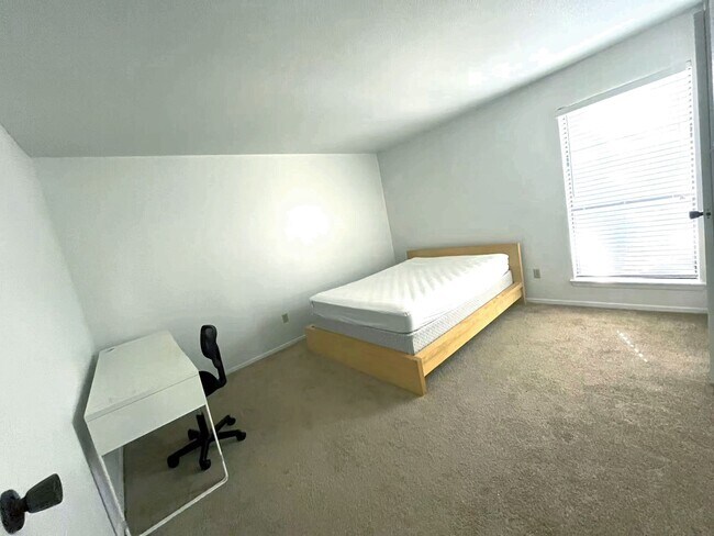 Foto del edificio - 7950 N Stadium Dr