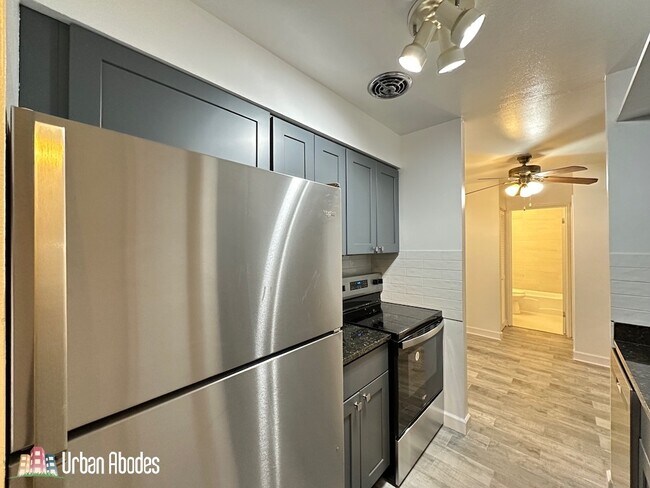 Foto del edificio - 3815 N Pine Grove Ave