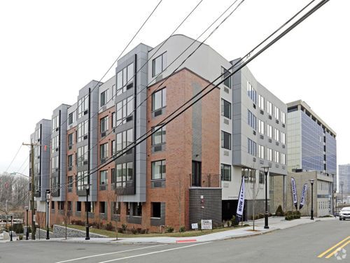 Building Photo - 2150 N Central Rd