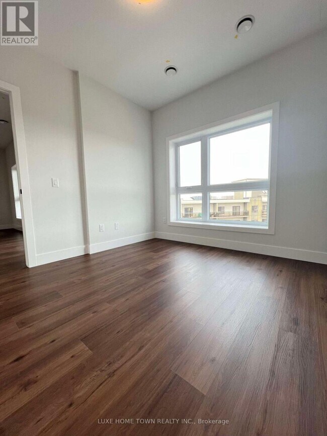 Photo du bâtiment - 1000 Lackner Blvd