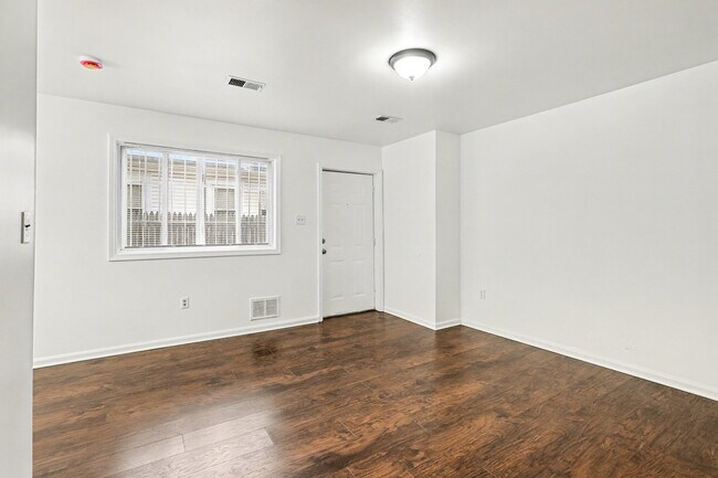 Foto del edificio - 506 Eastern Ave NE