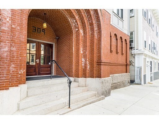 Building Photo - 309 E St