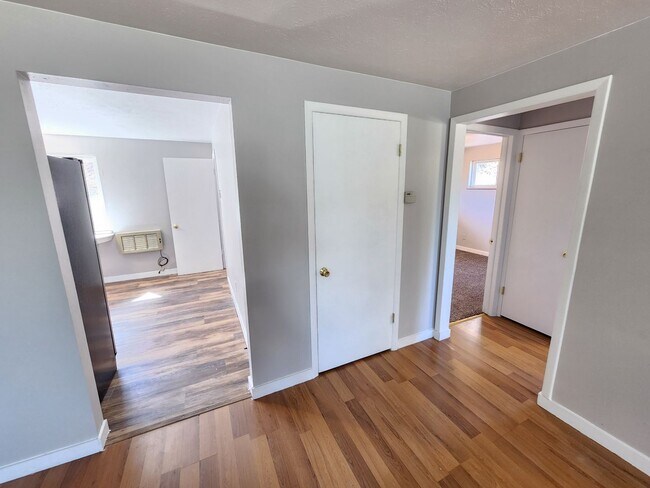 Building Photo - 4 Bed house in great location!
