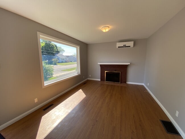 Building Photo - 66 Terris Ave