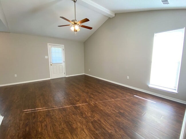 Photo - 3 bed, 2 bath in Horn Lake (ss appliances,... House