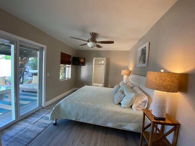 Building Photo - 14061 Marguerite Dr