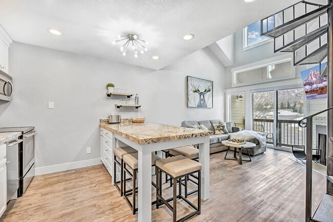 Building Photo - 1530 Empire Ave