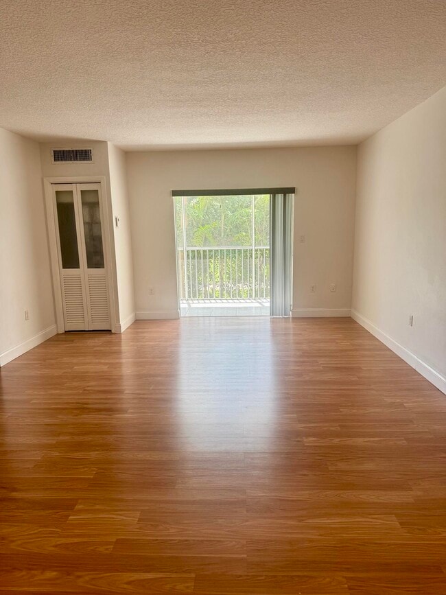Building Photo - 200 E Royal Palm Rd