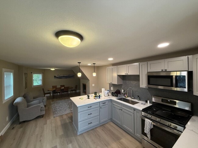 Foto del edificio - Available Newly Renovated 2 Bedroom and 1....