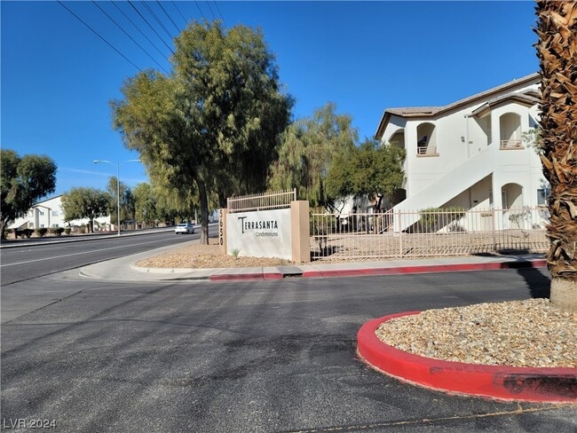 Building Photo - 5650 E Sahara Ave
