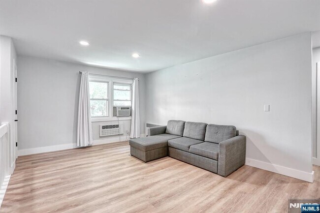 Building Photo - 1600 Fair Lawn Ave