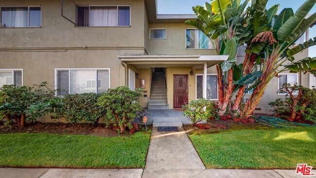 Building Photo - 10930 Crenshaw Blvd