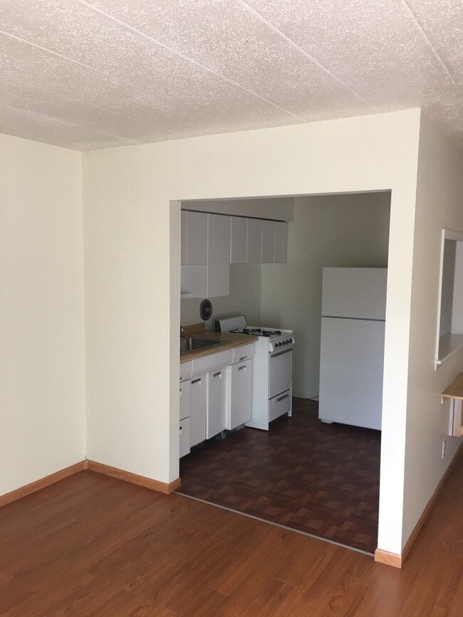 Interior Photo - 2715 Dupont Ave