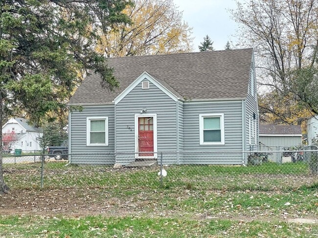 Building Photo - 304 S 1st St