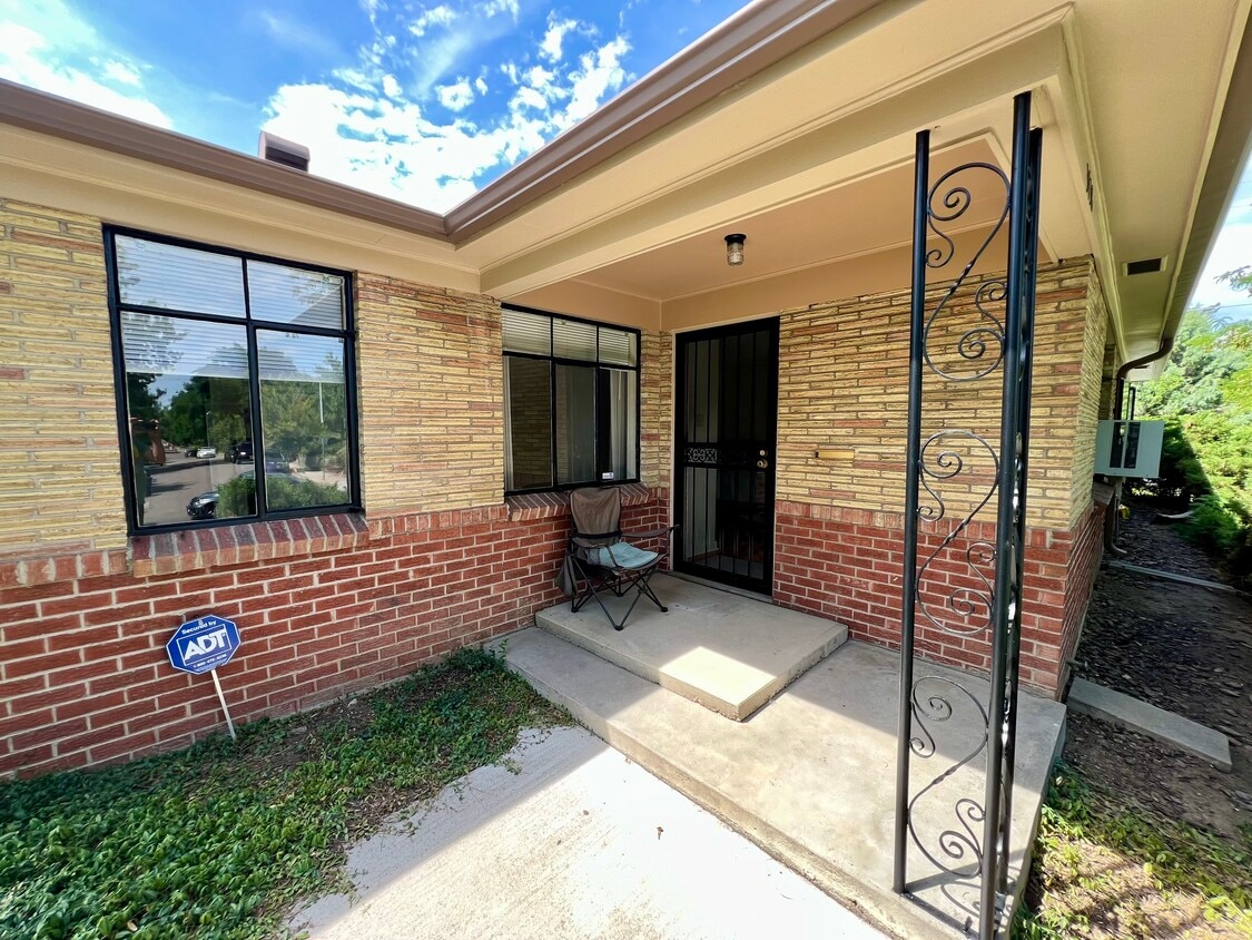 Foto principal - 3738 E 6th Ave