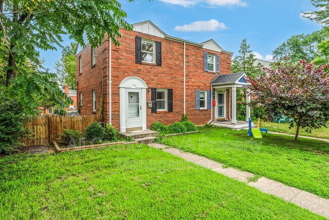 Foto del edificio - 2236 Farrington Ave