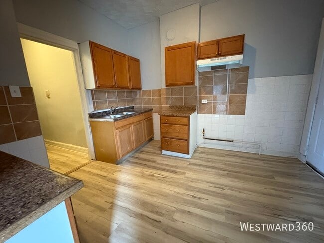 Building Photo - 7122 S Wentworth Ave
