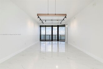 Building Photo - 700 NE 24th St