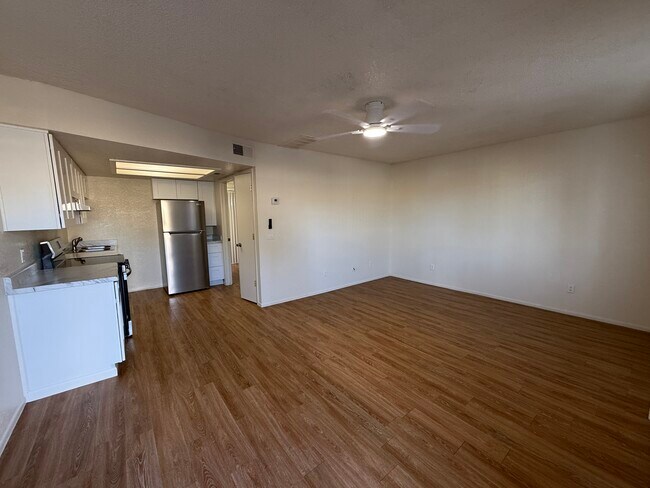 Foto del edificio - 9860 E Broadway Rd