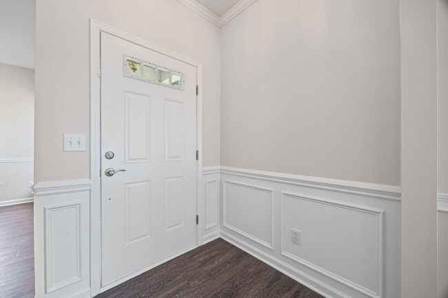 Building Photo - Idyllic 3-bed, 2.5 bath in the desirable W...