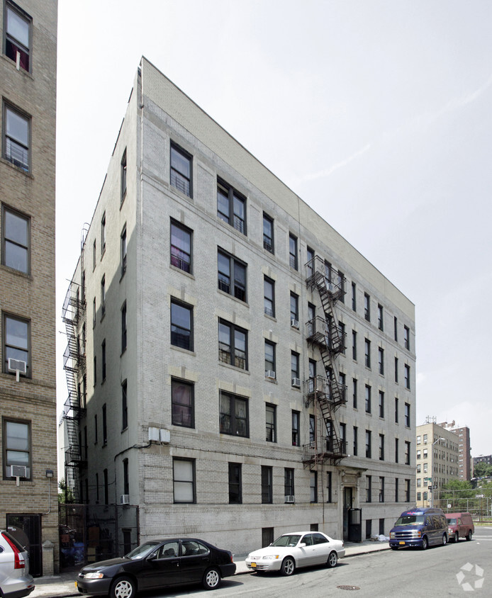 Building Photo - 442 E 184th St