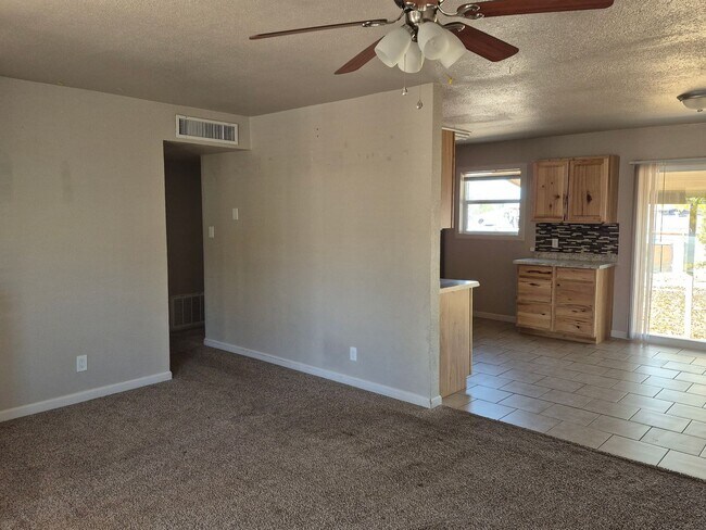 Foto del edificio - Beautiful 3 bedroom 2 bathroom home