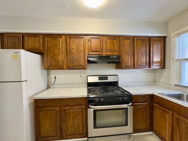 Building Photo - Charming 2 Bedroom/2 Bathroom Townhome in Joseph Lee Neighborhood, Baltimore, MD!