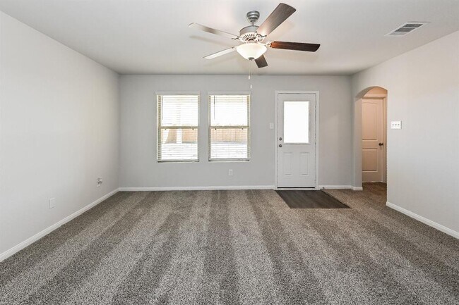 Building Photo - 25590 Roy Rogers Ct