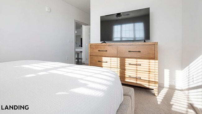 Building Photo - 340 W 25th St