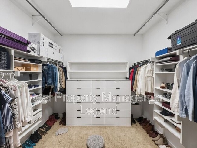 Building Photo - 15850 Quorum Dr