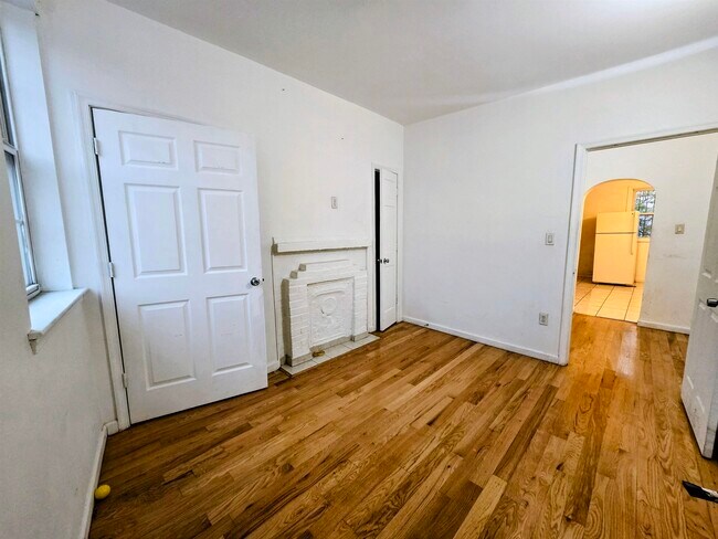 Foto del edificio - 162 Tonnelle Ave