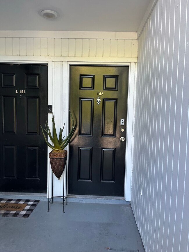 Foto del edificio - Grove Park Condo