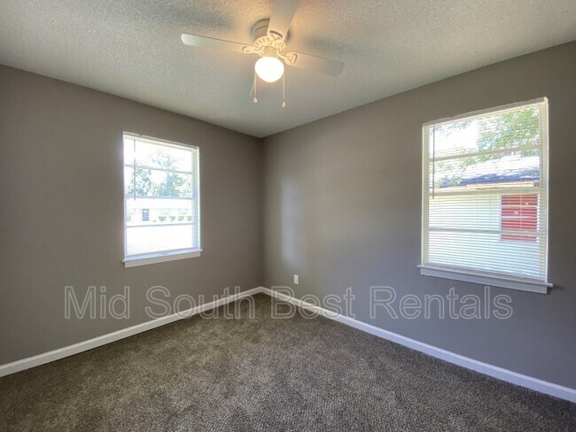 Foto del edificio - 3006 Randy Ln