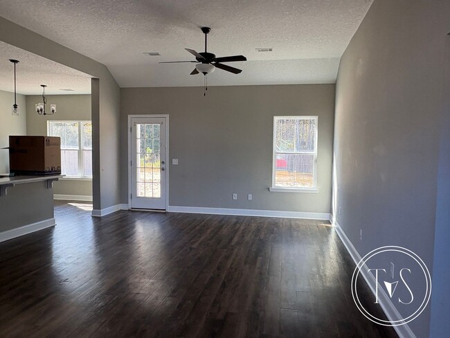 Building Photo - RATE DROP ALERT (was $2200/month)!