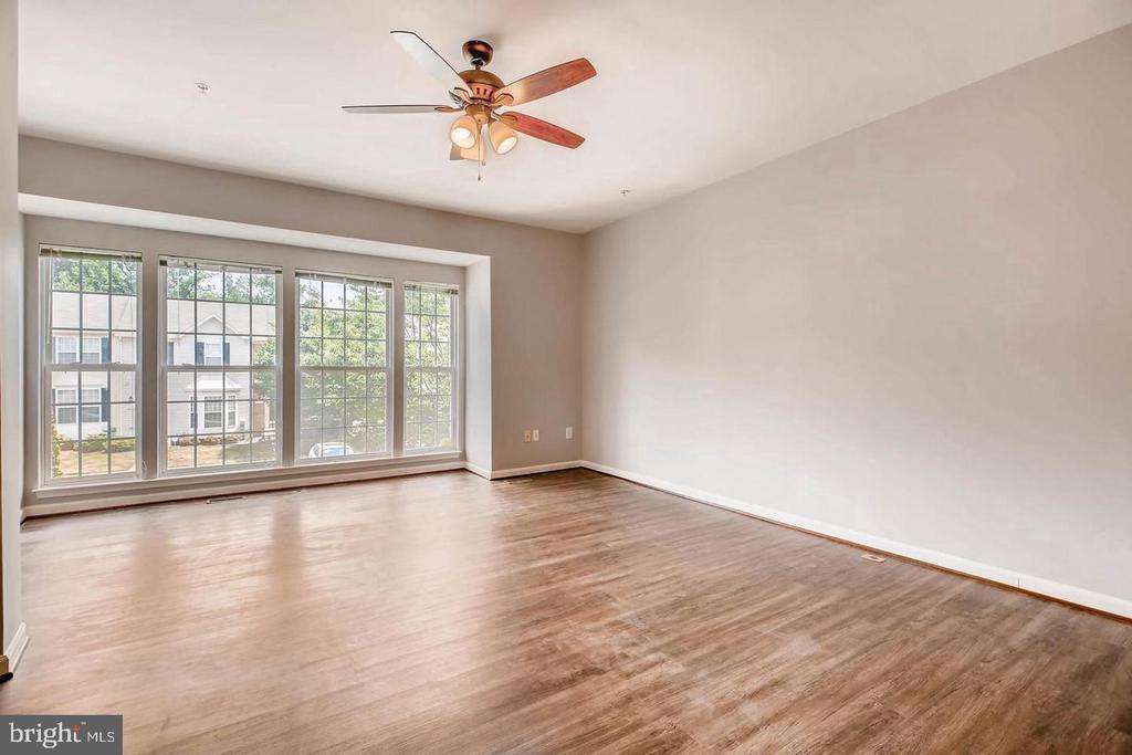 Building Photo - 1450 Pangbourne Way