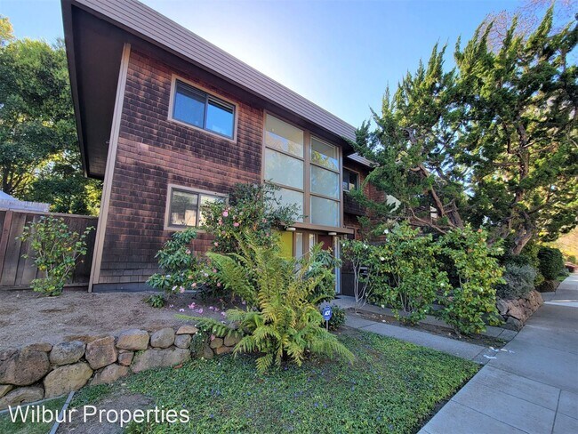 Building Photo - 3 br, 2.5 bath House - 490 Fulton Street