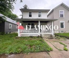 Building Photo - 152 Laura Ave