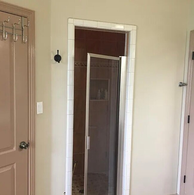 Building Photo - 1214 Eldora Rd