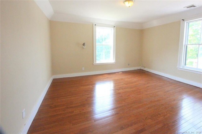 Building Photo - 577 Quinnipiac Ave
