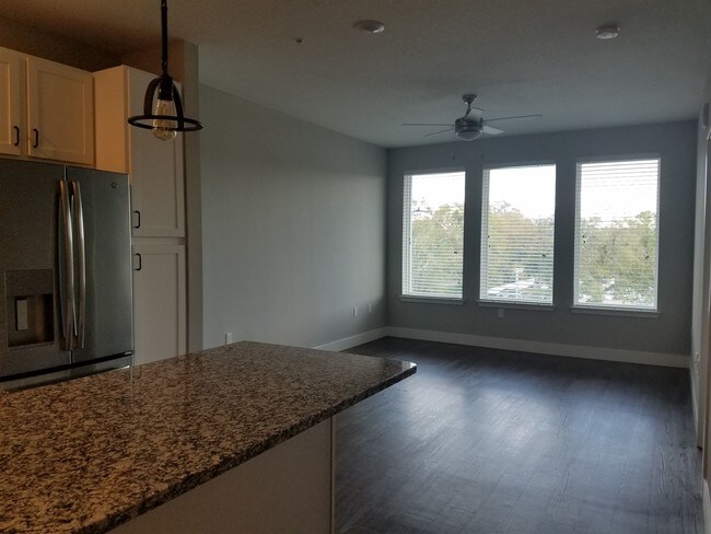 Building Photo - 810 N Orlando Ave
