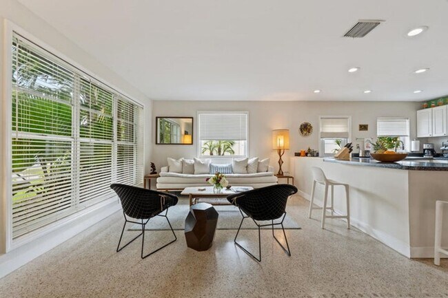 Building Photo - 708 Westwind Dr
