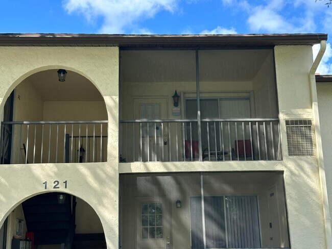 Building Photo - 121 Lake Pine Cir