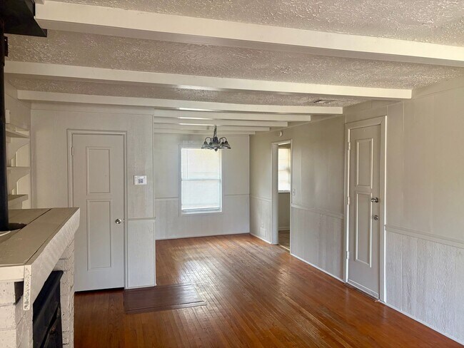 Foto del edificio - Three bedroom home in NW OKC