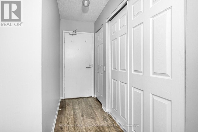 Building Photo - 21 Overlea Blvd