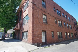 Building Photo - 2267 NW Glisan St