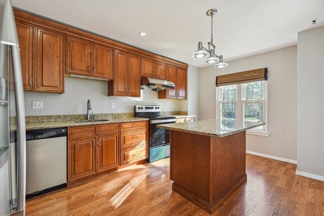 Building Photo - 155 Northfield Rd