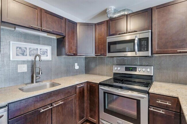 Building Photo - 5325 Fleetwood Oaks Ave