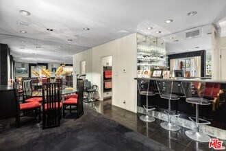 Building Photo - 540 N W Knoll Dr