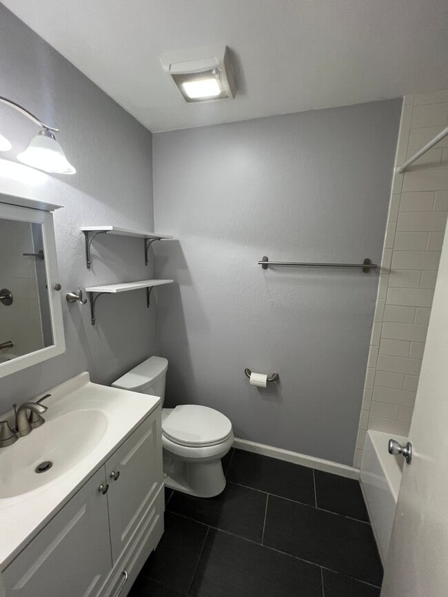 Building Photo - ***COMING SOON***Beautifully remodeled 3 B...