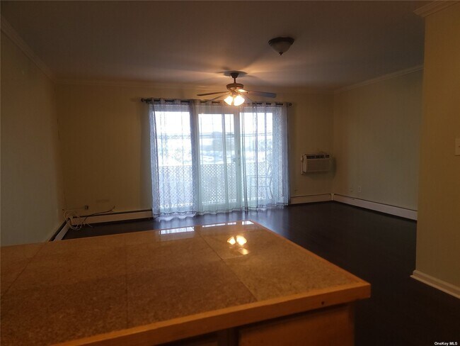 Foto del edificio - 208 Beach 102nd St
